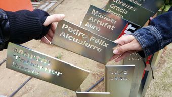 Placa con su nombre en el Memorial del Cementerio de Torrero, en Zaragoza