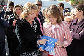 Esperanza Aguirre y Cospedal en la campaña «no más IVA»,[1] en contra de la subida del IVA en 2010. Ahora se ha sabido que Rajoy subirá el IVA.[2]